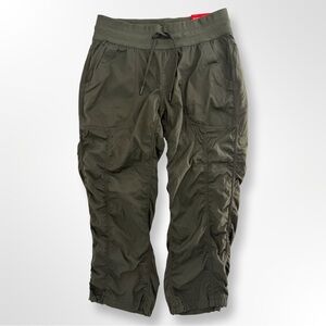 The North Face S Small Aphrodite 2.0 Capri Hiking Outdoors Pants Green NEW